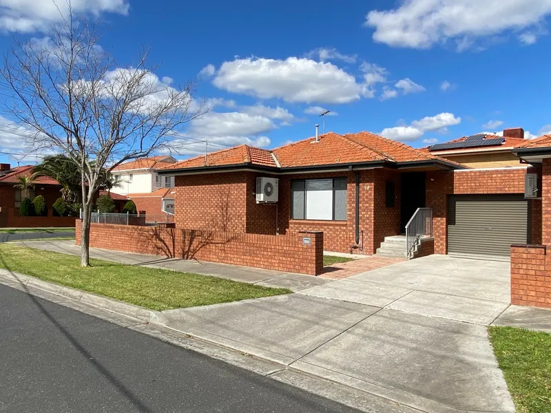 BIG Bright & Spacious