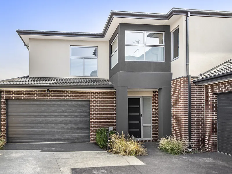 Sleek Designer Living Seconds From Seaford Beach