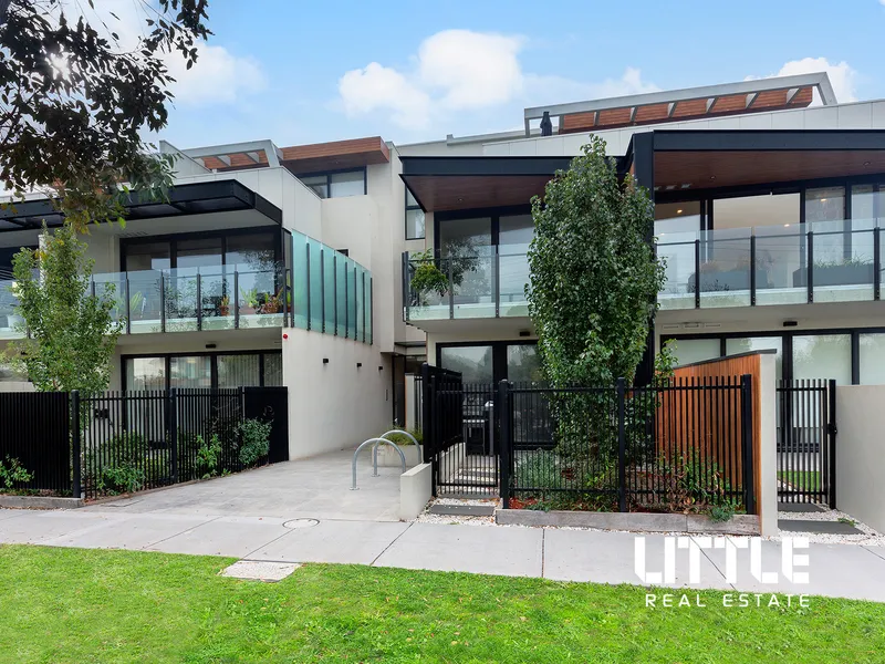 Stylish Mordy marvel