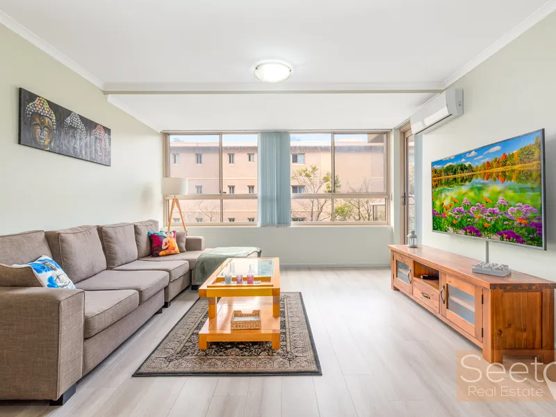 Freshly Painted, New Floorboards, 3 Minutes to Homebush Station