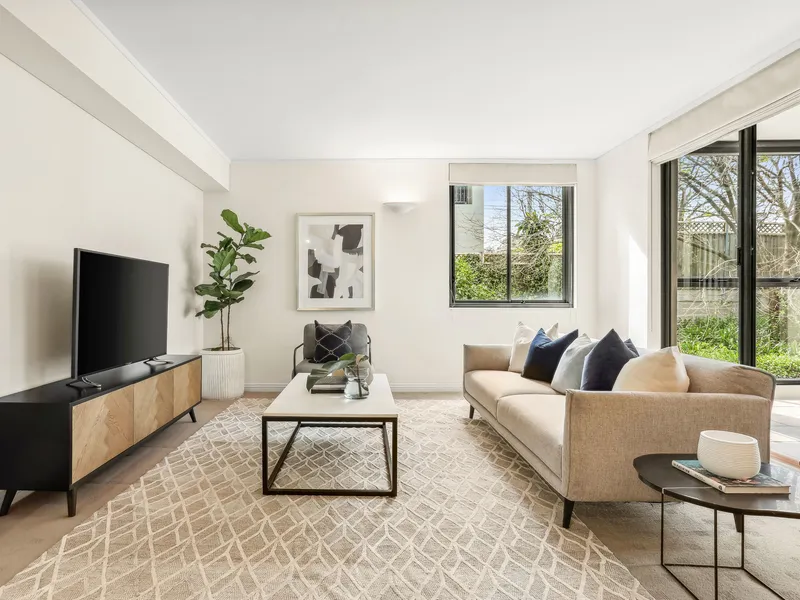 Oversized Retreat In Boutique Lifestyle Locale