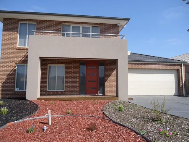 Stylish Home In Alamanda!
