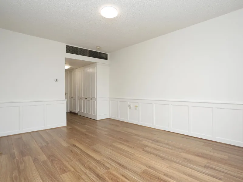 Refurbished studio apartment across from parklands