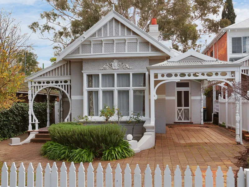 CLAREMONT PARK ON YOUR DOORSTEP