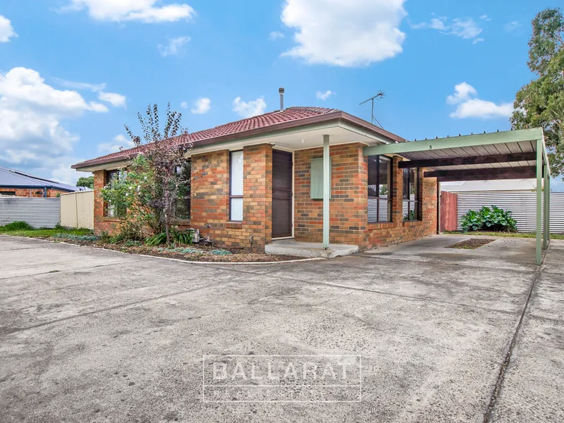 TWO BEDROOM TOWNHOUSE WITH YARD IN NEAT COMPLEX