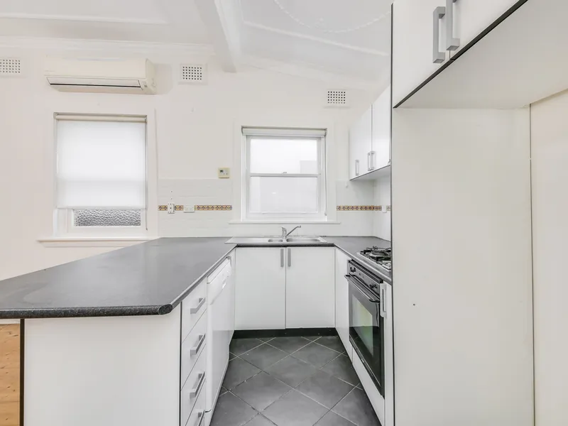 SOUGHT AFTER FAMILY HOME!