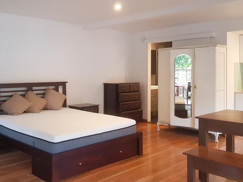 Byron Town Spacious Studio