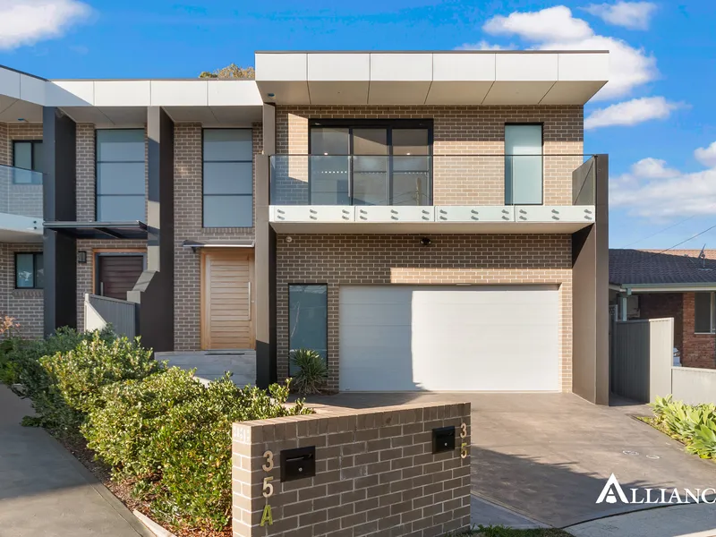 Full Brick Beauty - Bordering Picnic Point