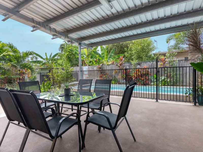 A Cracker Veranda @ 5 Jacaranda