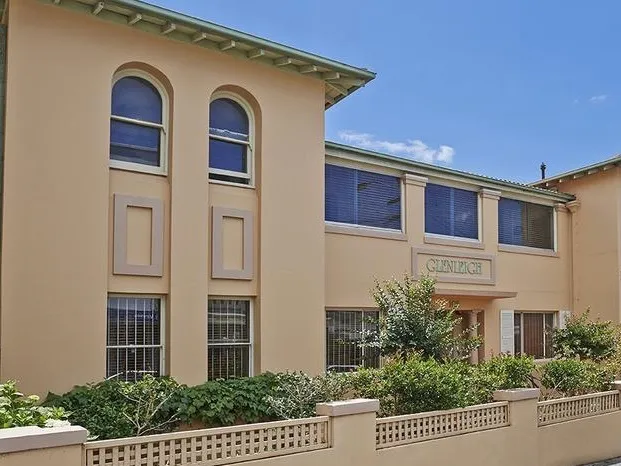Art Deco Living in the Middle of Summer Hill