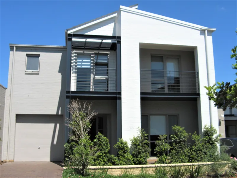 BEAUTIFUL MODERN AND BRIGHT 3 BEDROOM FAMILY HOME IN QUIET LOCATION