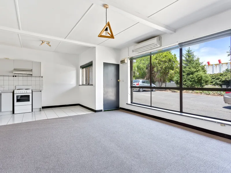 Parkland Surrounds, Convenient Lifestyle!