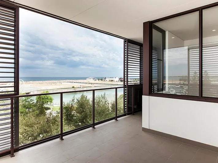 Luxury Beach Side Apartment with Sensational Ocean Views!