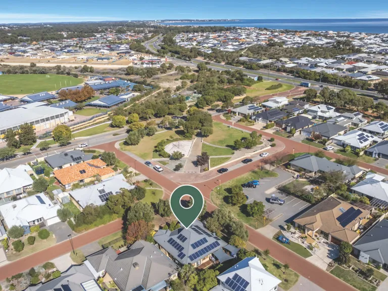 Contemporary family living - ex-display home