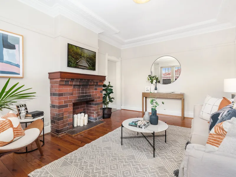 Spacious Art Deco Apartment