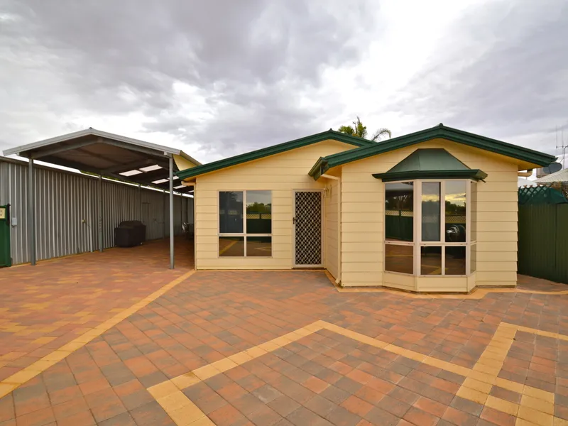 HUGE SHED, 4 BEDROOMS, 2 BATHROOMS