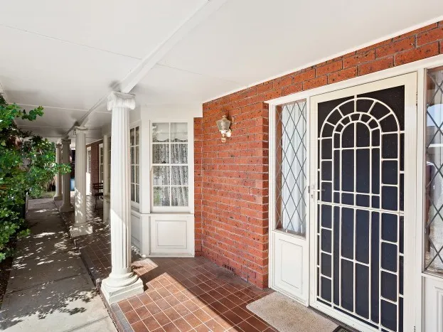 Large 5 bedroom, 3 bathroom house – a rare find!