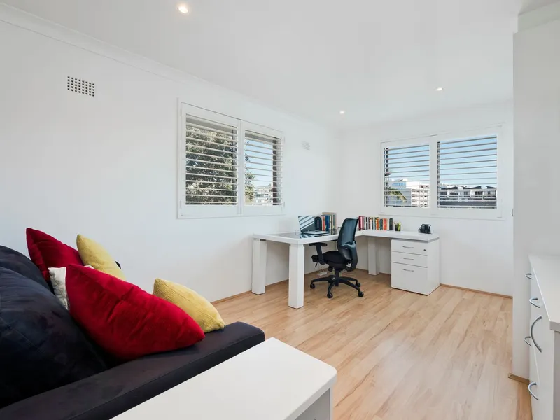 Pristine & superbly renovated studio apartment