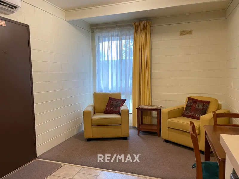 Comfortable Semi-Furnished Unit in Lakes Entrance: Price Includes Electricity, Water, and WiFi