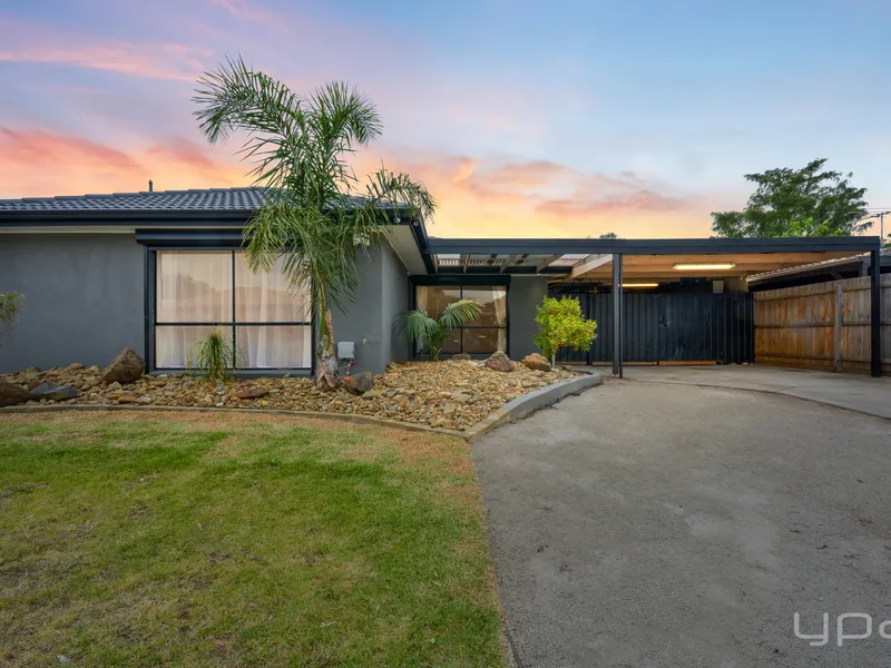 RENOVATED DELIGHT IN A COURT LOCATION!