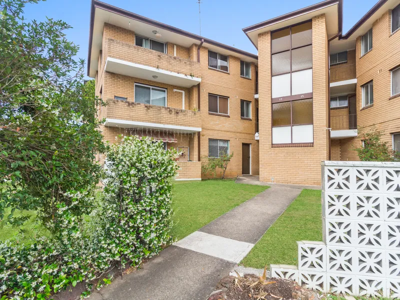 Top Floor 2 Bedroom Unit