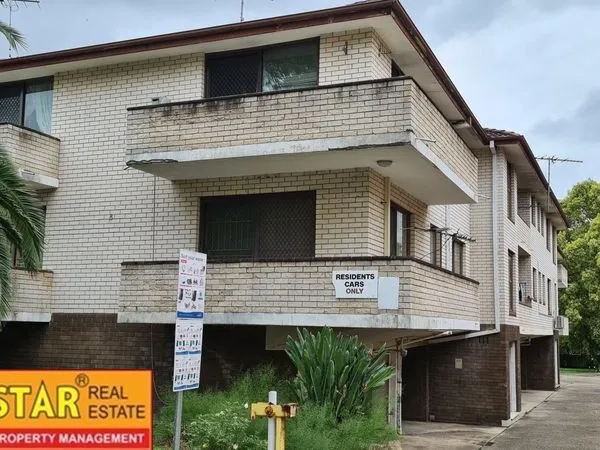 FIRST FLOOR UNIT IN THE HOT SPOT !!!