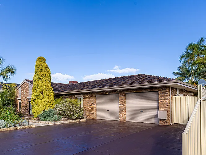 FAMILY HOME ON 874SQM BLOCK!