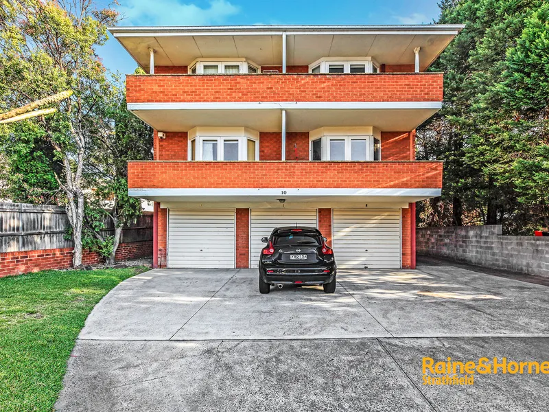 2 Bedroom Unit with lock up Garage