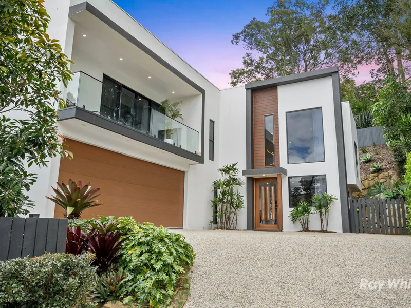 BEAUTY BEYOND COMPARE - THE BEST KIND OF LUXURY MONEY CAN BUY - ONLY 3 YRS NEW