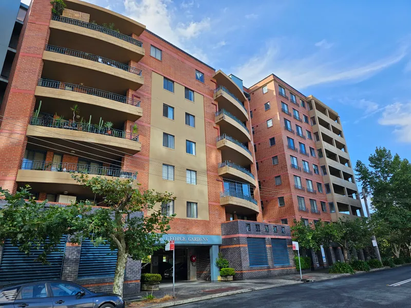 Furnished generous sized modern brick apartment with winter garden