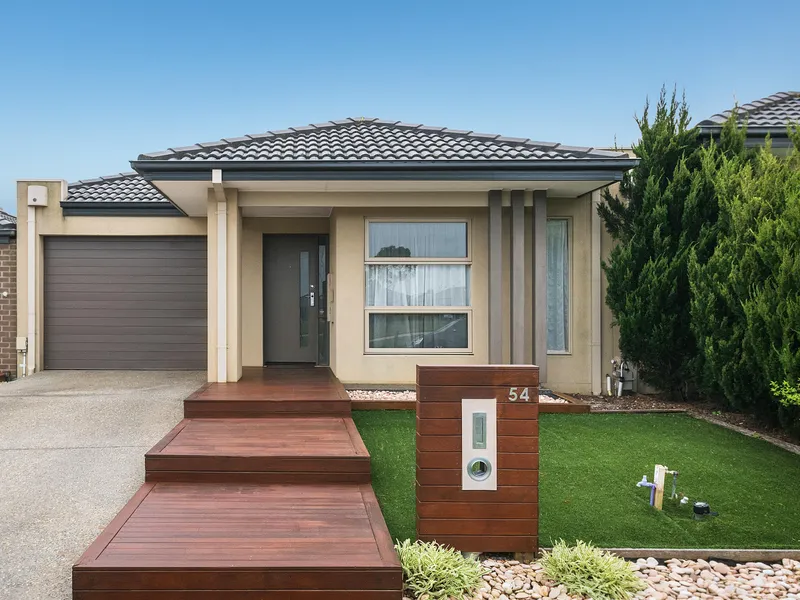 Immaculate, Low Maintenance Family Home!