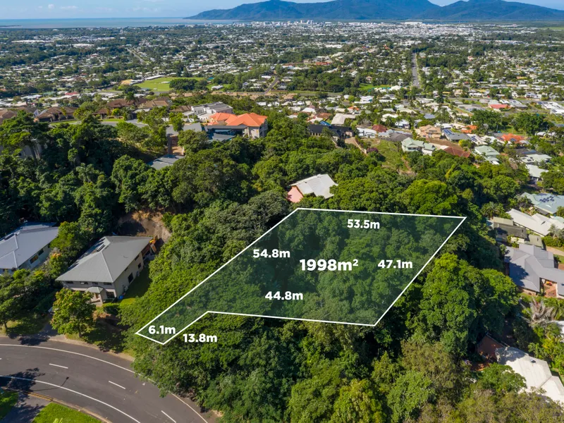 PRIVATE TROPICAL ENCLAVE – MINS FROM THE CITY