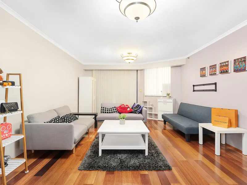 ULTIMATE CONVENIENCE TO CITY LIVING