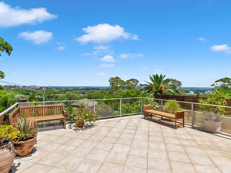 Size, scope & position combine in this family home