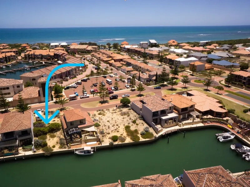 Beachside Cottage Canal Lot