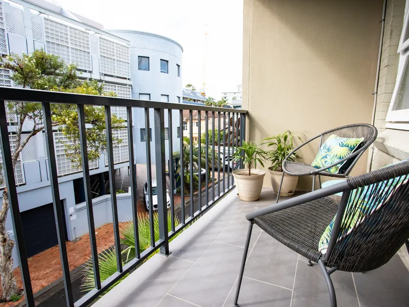 Furnished beach-side studio apartment 