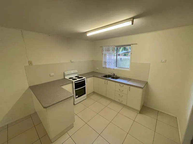 LOWSET BLOCK UNIT IN QUIET ANDERGROVE STREET