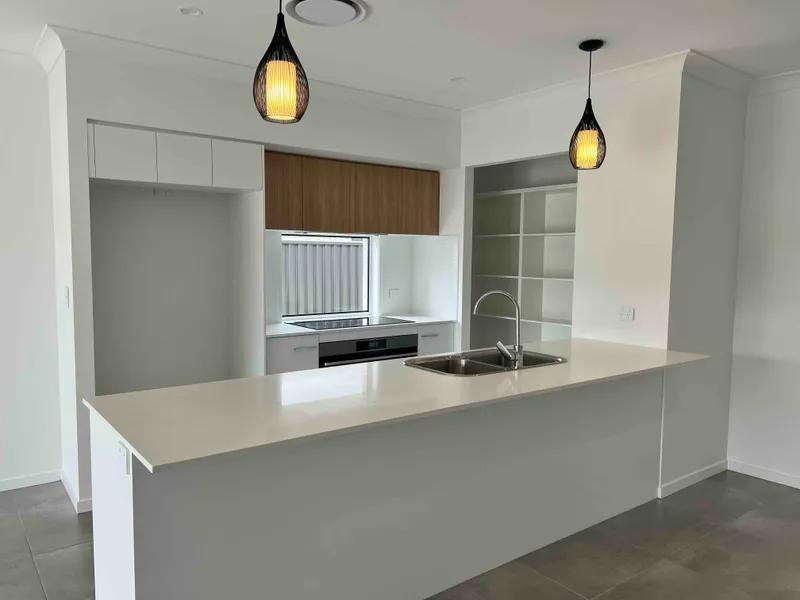 SPACIOUS 4 BEDROOM FAMILY HOME