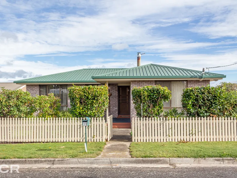 GREAT LOCATION, WALK TO TOWN