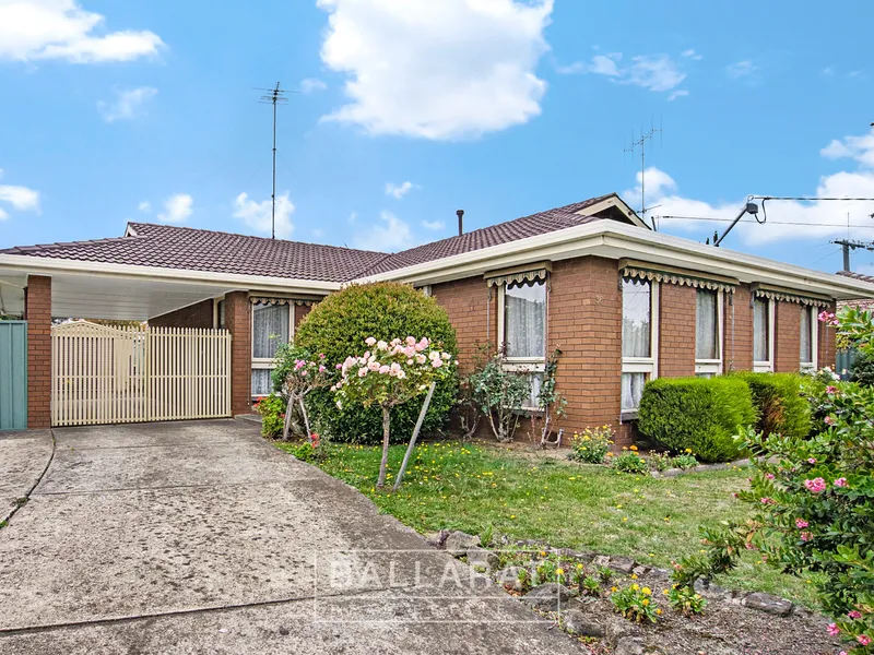SOLID BRICK VENEER HOUSE CLOSE TO AMENITIES.