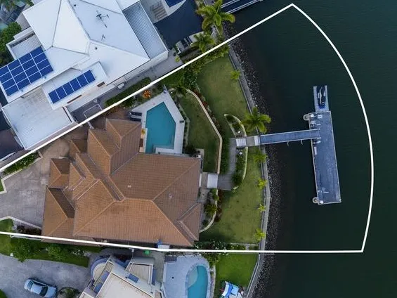 UNBEATABLE WATERFRONT PARADISE - 32 Metre water frontage