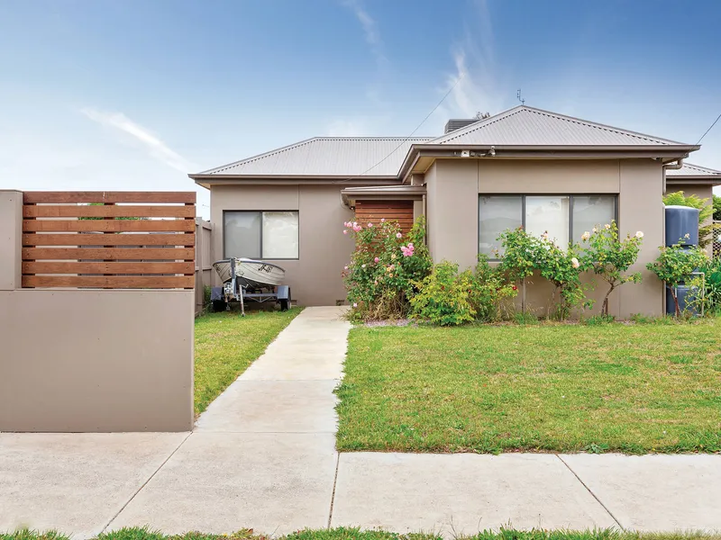 Fully renovated in top location close to all amenities