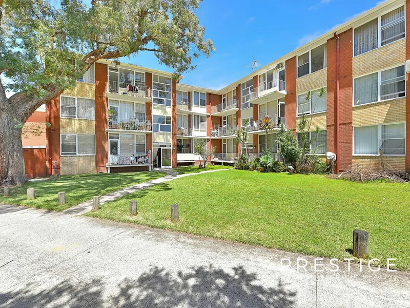 IDEALLY LOCATED RENOVATED UNIT!