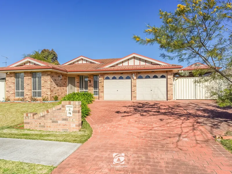 Side access and walk to the lake ... what more could you want