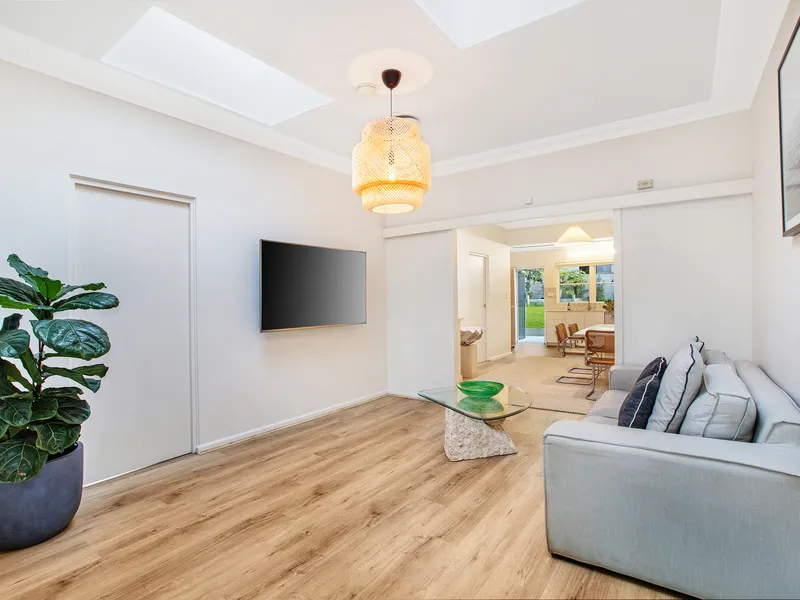 ABSOLUTE BEACHFRONT ABODE WITH LARGE LEVEL YARD- PET FRIENDLY