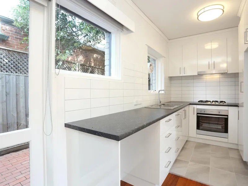 Ground floor apartment in great location with two courtyards