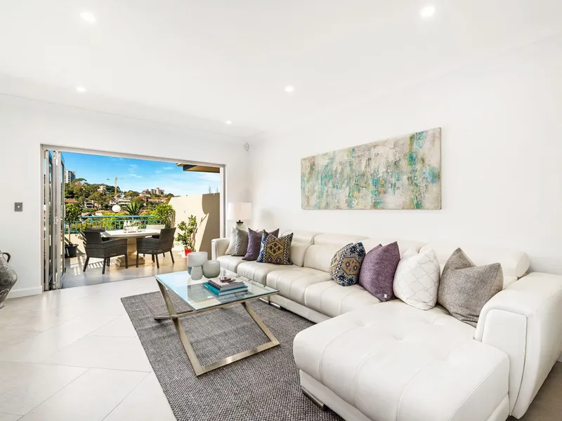 Pets Friendly Stunning, Modern Apartment With Garden Courtyards
