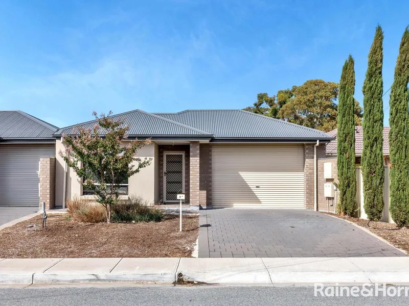 A unique - 6yo - contemporary Torrens Title home