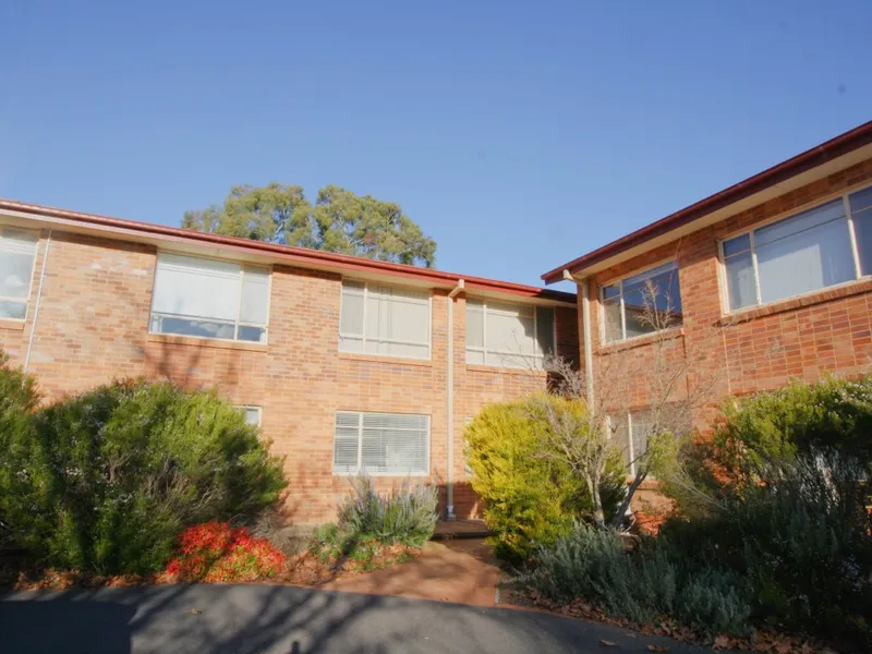 Renovator's delight! 1 bedroom ground floor unit in need of work, set in a fantastic location near Mount Ainslie Nature Reserve.