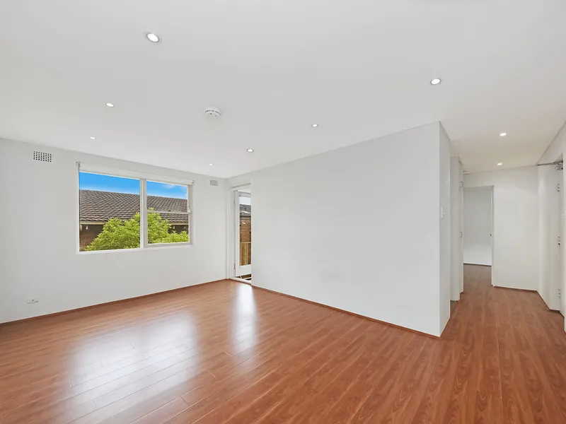 Stylishly Renovated, Centrally Located and Walk to Balmoral Beach